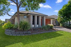 35 Denham Cres, North Lakes QLD 4509, Australia