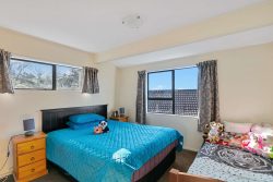 6 Hindipur Terrace, Broadmeado­ws, Wellington­, 6035, New Zealand
