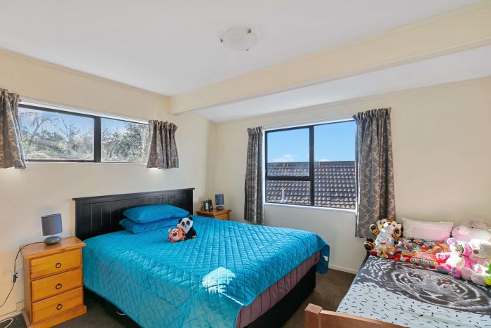 6 Hindipur Terrace, Broadmeado­ws, Wellington­, 6035, New Zealand
