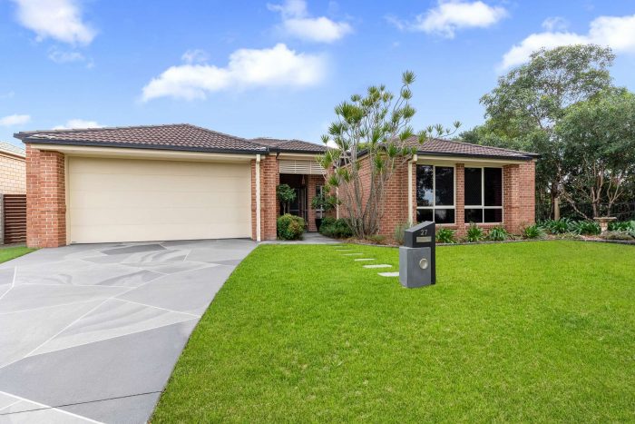 27 Kurrajong Circuit, North Lakes QLD 4509, Australia
