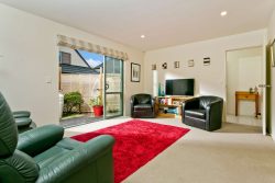 2/13 Eban Avenue, Hillcrest, North Shore City, Auckland, 0627, New Zealand