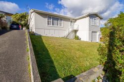32 McGowan Road, Wainuiomat­a, Lower Hutt, Wellington, 5014, New Zealand