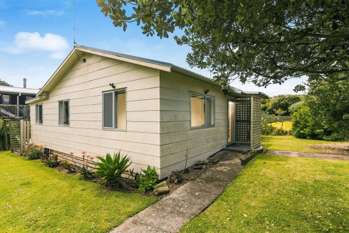 63 Palm Rd, Palm Beach, Auckland 1081, New Zealand