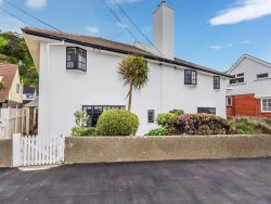 234 Queens Drive, Lyall Bay, Wellington­, 6022, New Zealand