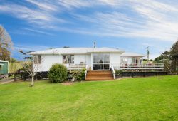 1612 South Head Road, Helensvill­e, Rodney, Auckland, 0874, New Zealand