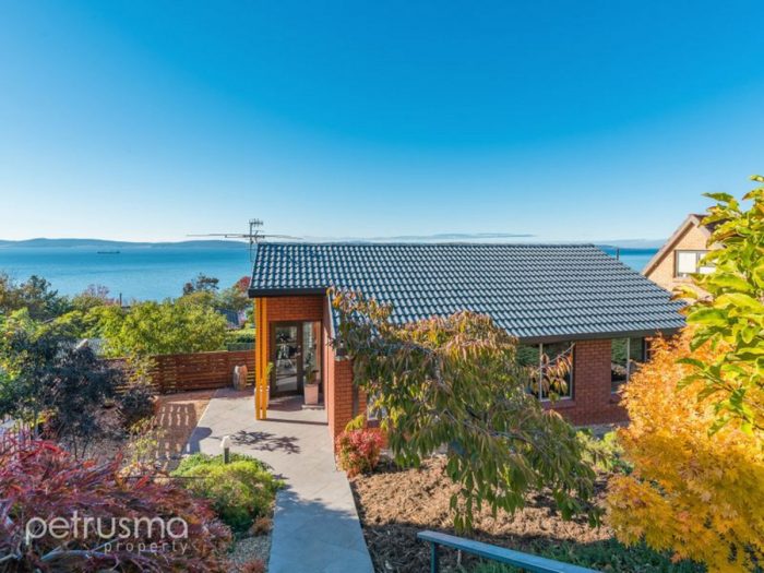 4 Baringa Rd, Taroona TAS 7053, Australia