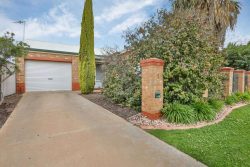 Unit 1/59-67 Cureton Ave, Mildura VIC 3500, Australia