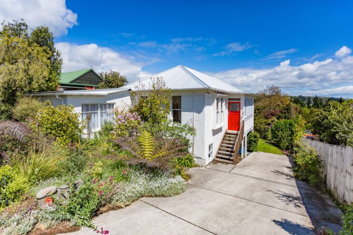 76 Hackthorne Road, Cashmere, Christchur­ch City, Canterbury, 8022, New Zealand