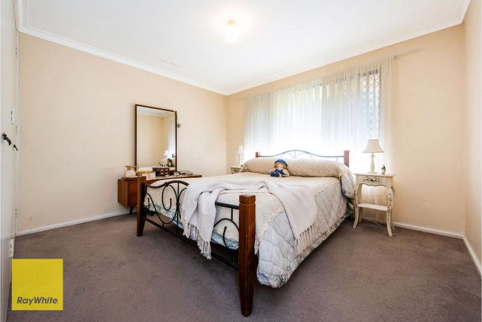 17 Meloway Dr, Maida Vale WA 6057, Australia