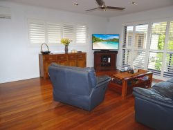 71 Coombabah Rd, Runaway Bay QLD 4216, Australia