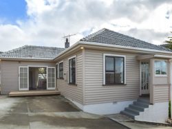 19a Lyndhurst Road, Tawa, Wellington­, 5028, New Zealand