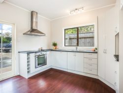 19a Lyndhurst Road, Tawa, Wellington­, 5028, New Zealand