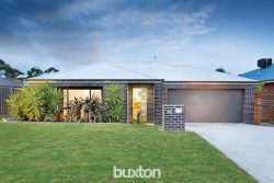9 Cartledge Ave, Mount Clear VIC 3350, Australia