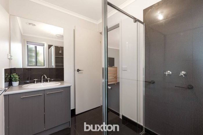 9 Cartledge Ave, Mount Clear VIC 3350, Australia