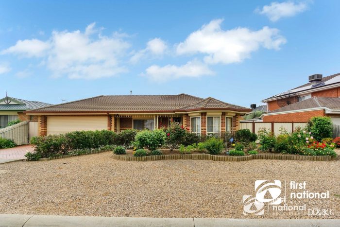 12 Lalwinya St, Delahey VIC 3037, Australia