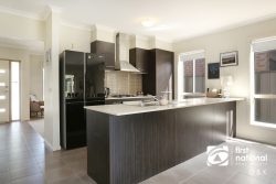 40 Manderston Ave, Derrimut VIC 3030, Australia