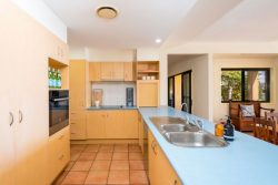 25 Barrier Reef Dr, Mermaid Waters QLD 4218, Australia