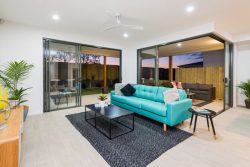 101 Flametree Cct, Arundel QLD 4214, Australia