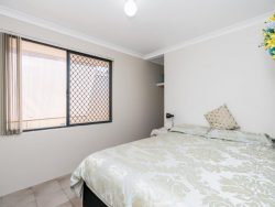 2/6 Whiteside St, Cloverdale WA 6105, Australia