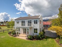 8 Willowridg­e, Wanaka, Otago, 9305, New Zealand