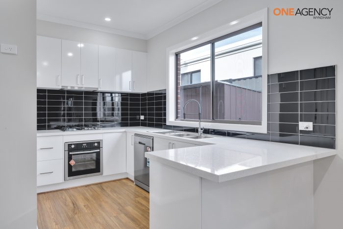 2/41 Butterfly Blvd, Tarneit VIC 3029, Australia