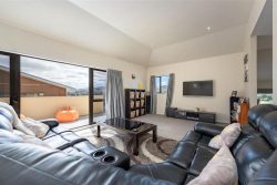 47 Hawtrey Terrace, Johnsonvil­le, Wellington, 6037, New Zealand