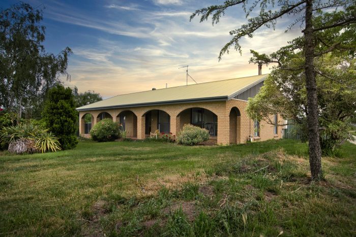 1/1 Crook Ct, Ballan VIC 3342, Australia