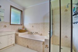 2/195 Inglis St, Ballan VIC 3342, Australia