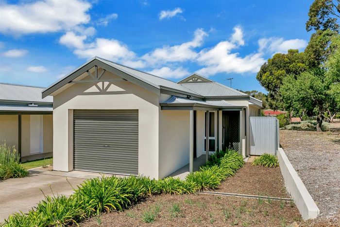 8 Dalkeith Ave, Morphett Vale SA 5162, Australia