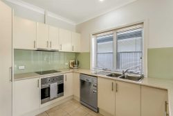 8 Dalkeith Ave, Morphett Vale SA 5162, Australia