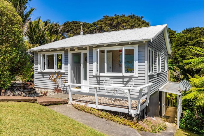 38 Waiheke Road, Onetangi, Waiheke Island, Auckland, 1971, New Zealand