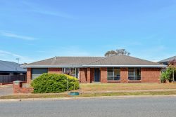 13 Watcombe St, Moana SA 5169, Australia