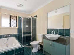 65 Zane St, Molendinar QLD 4214, Australia