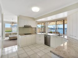 23 Cayman Dr, Clear Island Waters QLD 4226, Australia