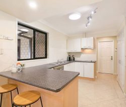 8 Cornell Cl, Regents Park QLD 4118, Australia