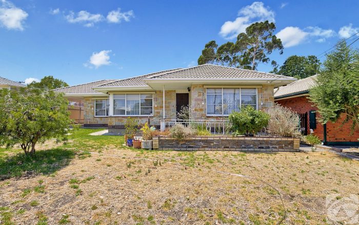 9 Doncaster Ave, Valley View SA 5093, Australia