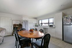 11F Sturges Road, Henderson, Auckland 0612, New Zealand