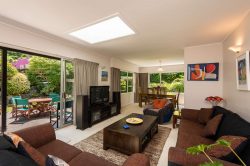 28 Paddington Grove, Karori, Wellington­, 6012, New Zealand