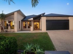 10 Miami Terrace, Blacks Beach QLD 4740, Australia