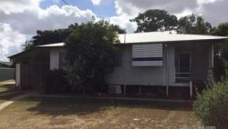 3 Palm St, Blackwater QLD 4717, Australia