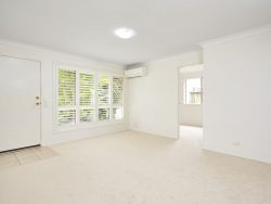 Unit 2/9 Bluemoon Cl, Burleigh Waters QLD 4220, Australia