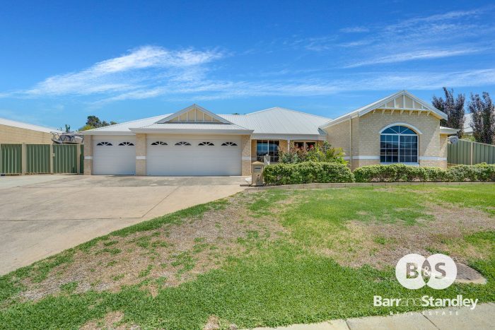 6 Connemara Way, Australind WA 6233, Australia