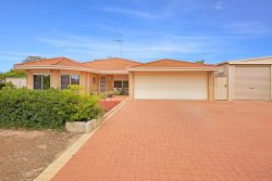 2 Cue Pl, Dudley Park WA 6210, Australia