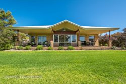 27 Federal St, McKail WA 6330, Australia