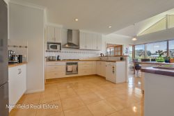 27 Federal St, McKail WA 6330, Australia