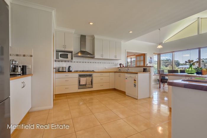 27 Federal St, McKail WA 6330, Australia