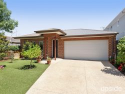 6 Foothills Ave, McCrae VIC 3938, Australia