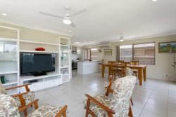 18 Chase Cres, North Lakes QLD 4509, Australia