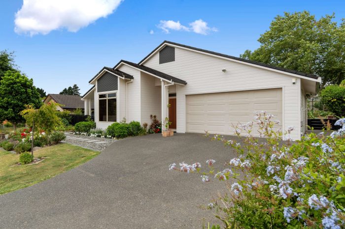 44 Honeysuckl­e Lane, Ohauiti, Tauranga, Bay Of Plenty, 3112, New Zealand