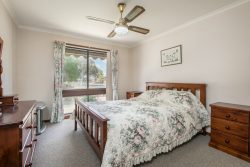 1/2 Rachel Ct, Lavington NSW 2641, Australia